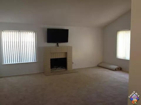 836 E Kildare St, Lancaster, CA 93535 photo 2