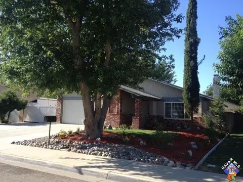 836 E Kildare St, Lancaster, CA 93535 photo 1