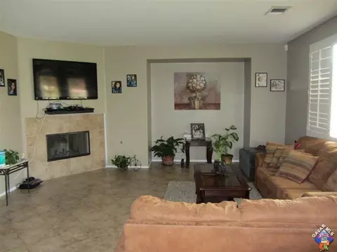 2147 Beechwood St, Lancaster, CA 93535 photo 2