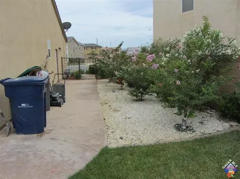2147 Beechwood St, Lancaster, CA 93535 photo 9