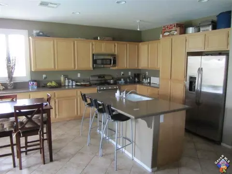 2147 Beechwood St, Lancaster, CA 93535 photo 3