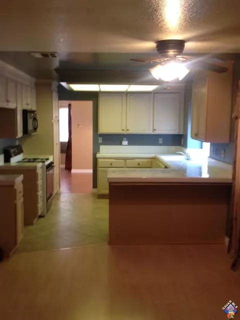 2507 E Lingard St, Lancaster, CA 93536 photo 2