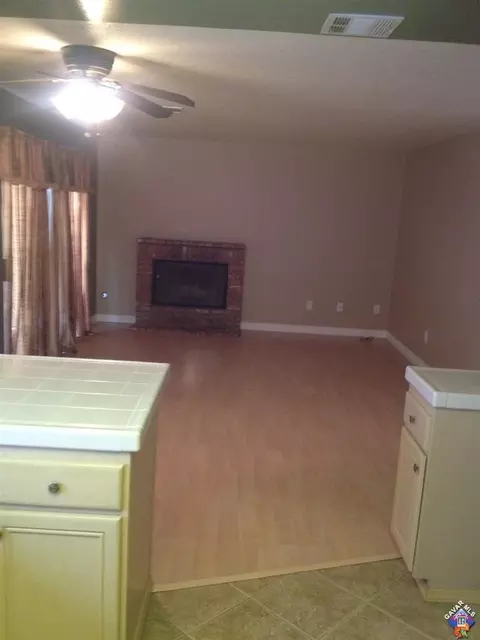 2507 E Lingard St, Lancaster, CA 93536 photo 4