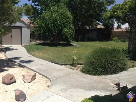 6147 Treehaven Ct, Lancaster, CA 93536 photo 9