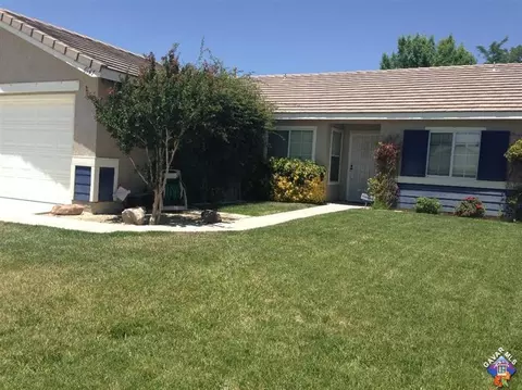6147 Treehaven Ct, Lancaster, CA 93536 photo 2