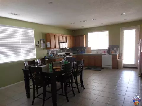 36731 James Pl, Palmdale, CA 93550 photo 3