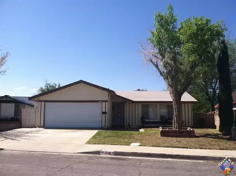44107 4th St, Lancaster, CA 93535 photo 2