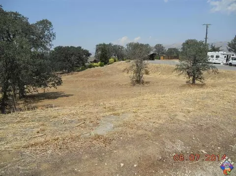 22101 Knob Ct, Tehachapi, CA 93561 photo 3