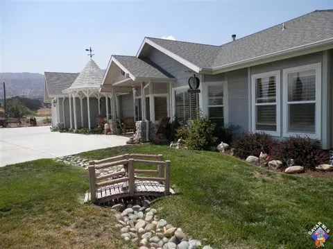 20773 White Pine Dr, Tehachapi, CA 93561 photo 2