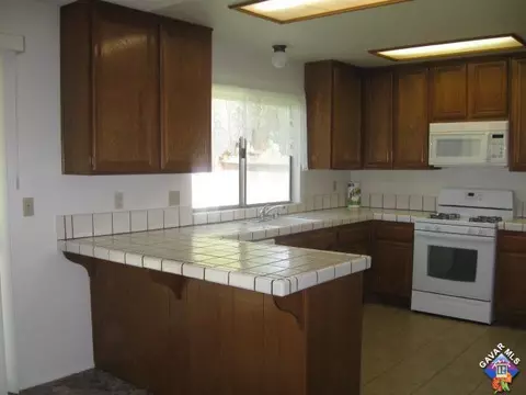 1025 Lightcap St, Lancaster, CA 93535 photo 8