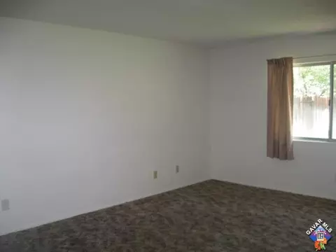 1025 Lightcap St, Lancaster, CA 93535 photo 9