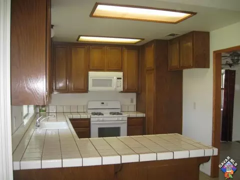 1025 Lightcap St, Lancaster, CA 93535 photo 6