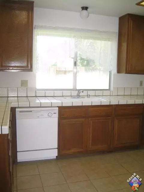 1025 Lightcap St, Lancaster, CA 93535 photo 7