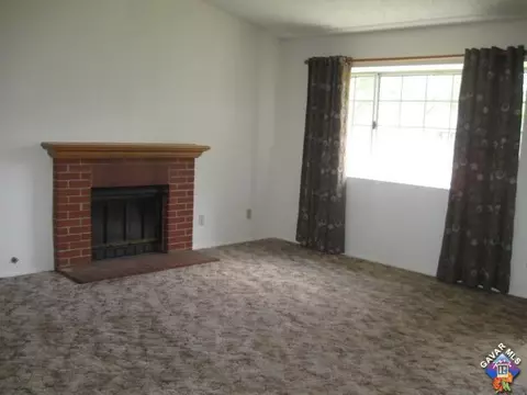 1025 Lightcap St, Lancaster, CA 93535 photo 4