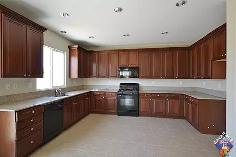 2842 Emerald Ln, Lancaster, CA 93535 photo 5