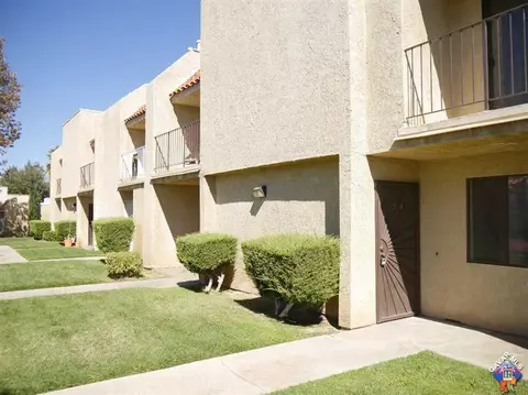 44200 Kingtree Ave #32, Lancaster, CA 93534 photo 2