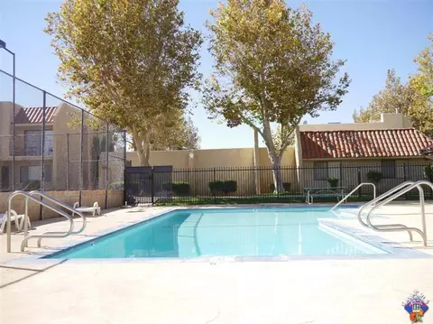 44200 Kingtree Ave #32, Lancaster, CA 93534 photo 3