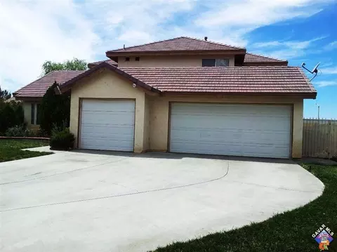 38253 Bee Ct, Palmdale, CA 93550 photo 3