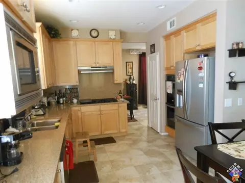 19912 Holly Dr, Santa Clarita, CA 91350 photo 5