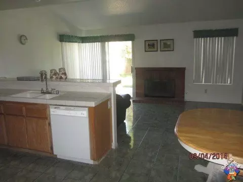 44546 Tarragon Dr, Lancaster, CA 93536 photo 9