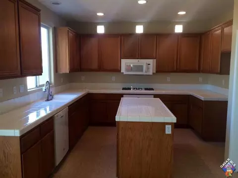 4813 Jade Ct, Lancaster, CA 93536 photo 4