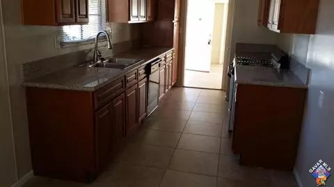 38514 36th St E, Palmdale, CA 93550 photo 3