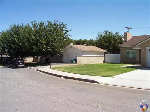 44350 Fenhold St, Lancaster, CA 93535 photo 3
