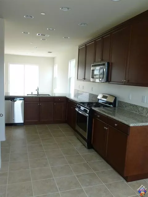 2109 Jenner St E, Lancaster, CA 93535 photo 3