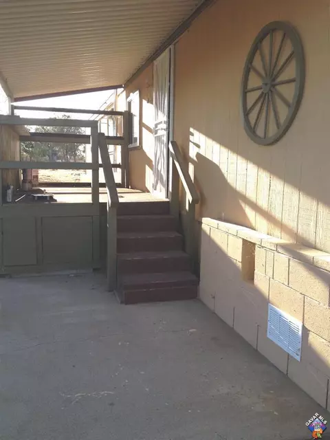 5783 Gerber Ave, Mojave, CA 93501 photo 2