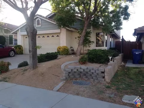 37031 Potter Dr, Palmdale, CA 93550 photo 2
