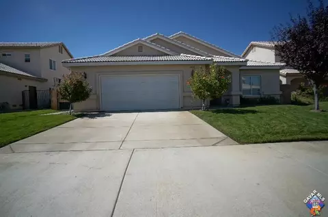 43921 Sandstarr Ct, Lancaster, CA 93535 photo 2