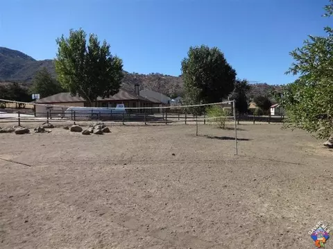 18201 Hambletonian Dr, Tehachapi, CA 93561 photo 11