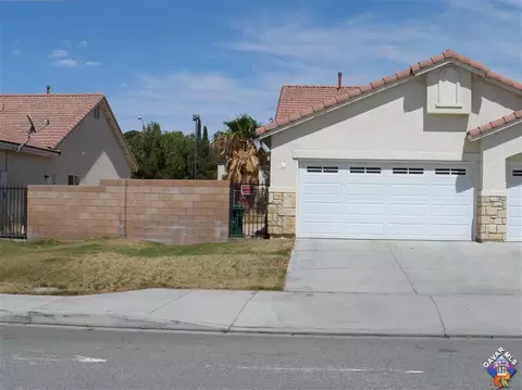 42854 Fairlee Dr, Lancaster, CA 93536 photo 3