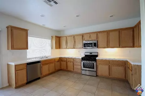 4307 Bethpage Dr, Palmdale, CA 93551 photo 5