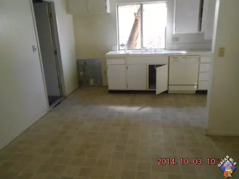 44129 Gingham Ave, Lancaster, CA 93535 photo 2