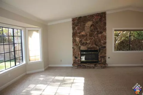 1347 Pasteur Dr, Lancaster, CA 93535 photo 3