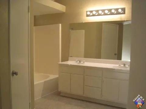 1824 E Newgrove St, Lancaster, CA 93535 photo 10