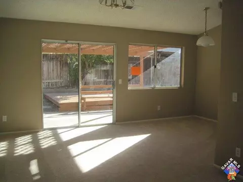 1824 E Newgrove St, Lancaster, CA 93535 photo 7