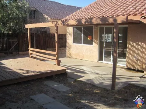 1824 E Newgrove St, Lancaster, CA 93535 photo 2