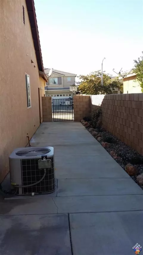 45832 Knightsbridge St, Lancaster, CA 93534 photo 4