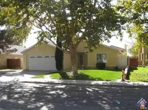 2526 Garnet Ln, Lancaster, CA 93535 photo 1