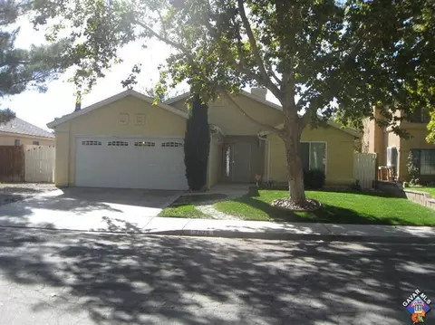 2526 Garnet Ln, Lancaster, CA 93535 photo 2