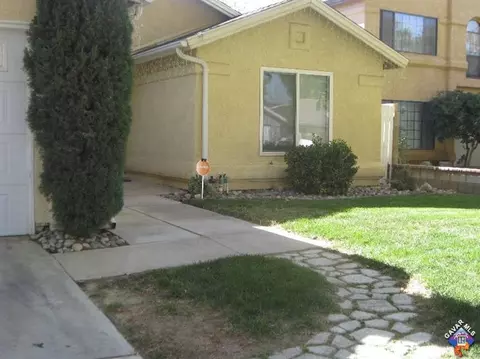 2526 Garnet Ln, Lancaster, CA 93535 photo 3