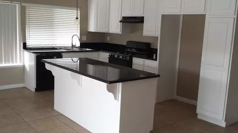 44560 Benald St, Lancaster, CA 93535 photo 2
