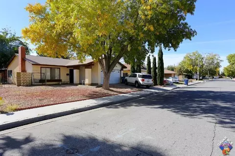 632 Eston Pl, Lancaster, CA 93535 photo 1