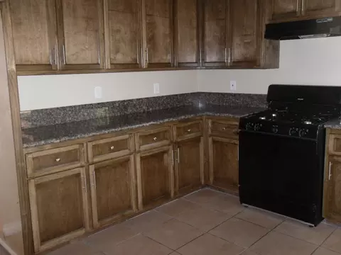 632 Eston Pl, Lancaster, CA 93535 photo 2