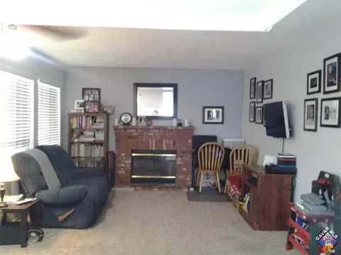 1619 E Camran Ave, Lancaster, CA 93535 photo 2