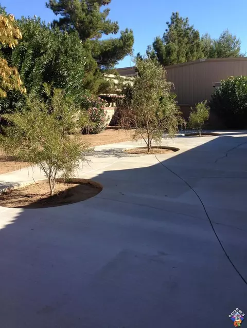 1009 Lillian Ct, Lancaster, CA 93535 photo 2