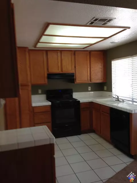 1009 Lillian Ct, Lancaster, CA 93535 photo 6