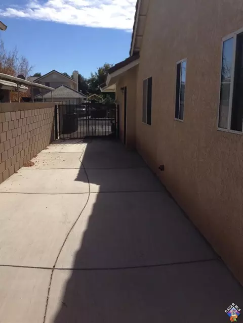 1009 Lillian Ct, Lancaster, CA 93535 photo 4